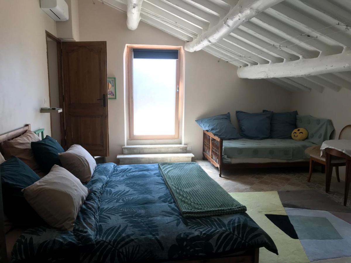 La Bergerie Des Amandiers Chambres Et Table D'Hotes Malataverne Екстериор снимка